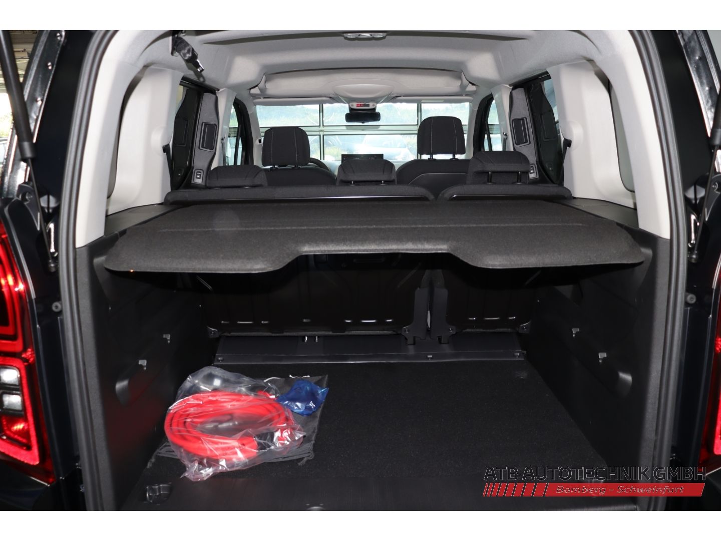 Fahrzeugabbildung Fiat Qubo -L 5-Sitzer ICON 50kWh 136PS Apple CarPlay