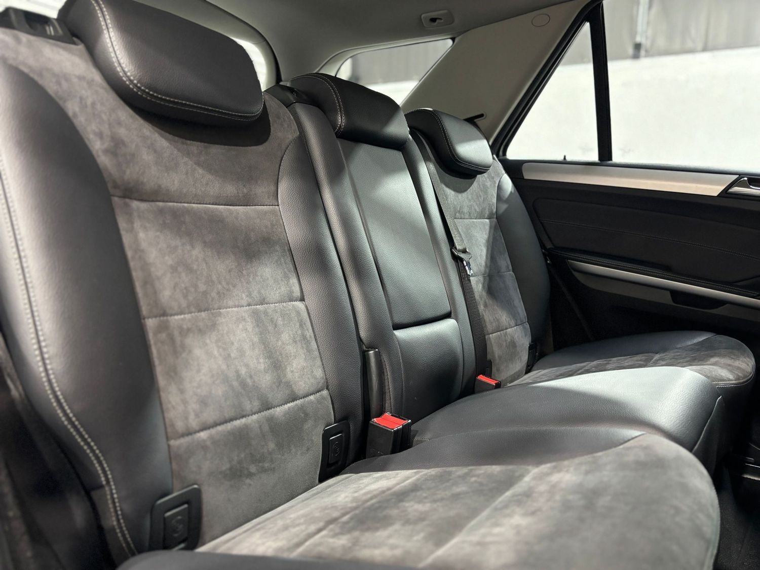 Fahrzeugabbildung Mercedes-Benz ML 350 4 Matic Sport#Luft#Xenon#AHK#Alcantara#Am