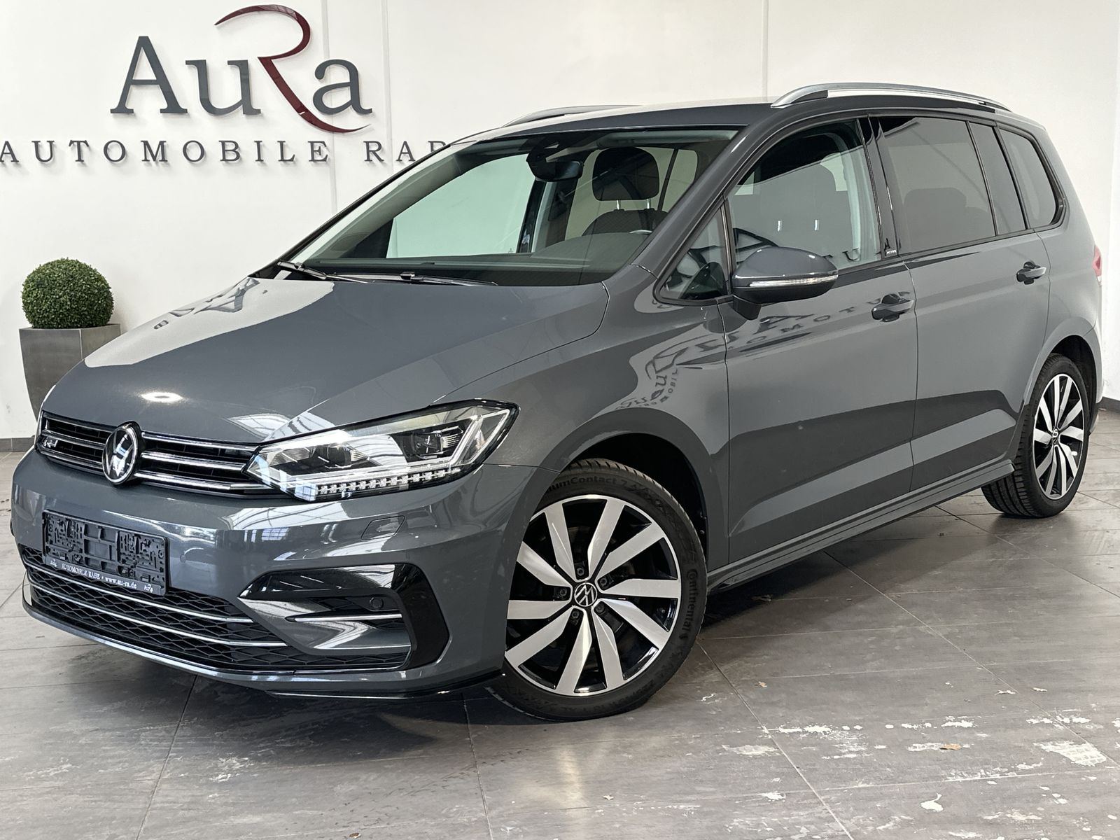 Fahrzeugabbildung Volkswagen Touran 2.0 TDI DSG R-Line NAV+LED+AHK+KAMERA+ACC