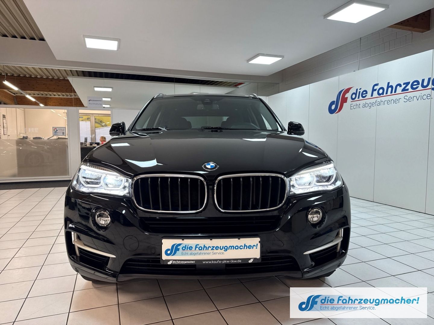 Fahrzeugabbildung BMW X5 xDrive 30 d HUD AHK-klappbar Navi Leder Memor