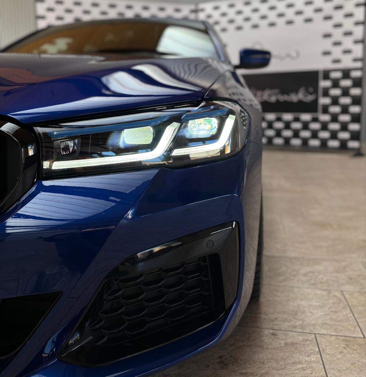 BMW M550i xDrive A - Individual