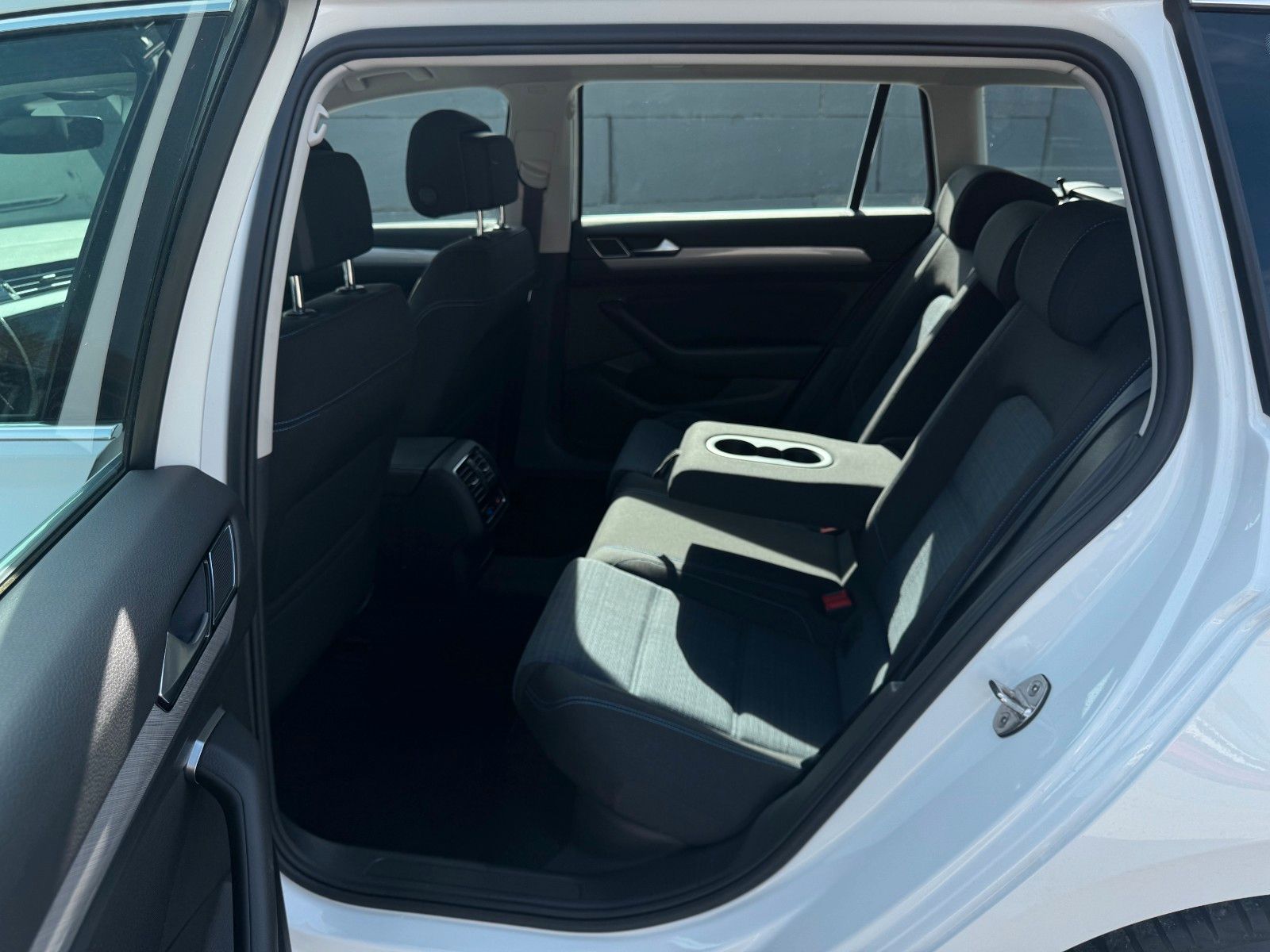 Fahrzeugabbildung Volkswagen Passat GTE Massage Kamera LED ACC SHZ