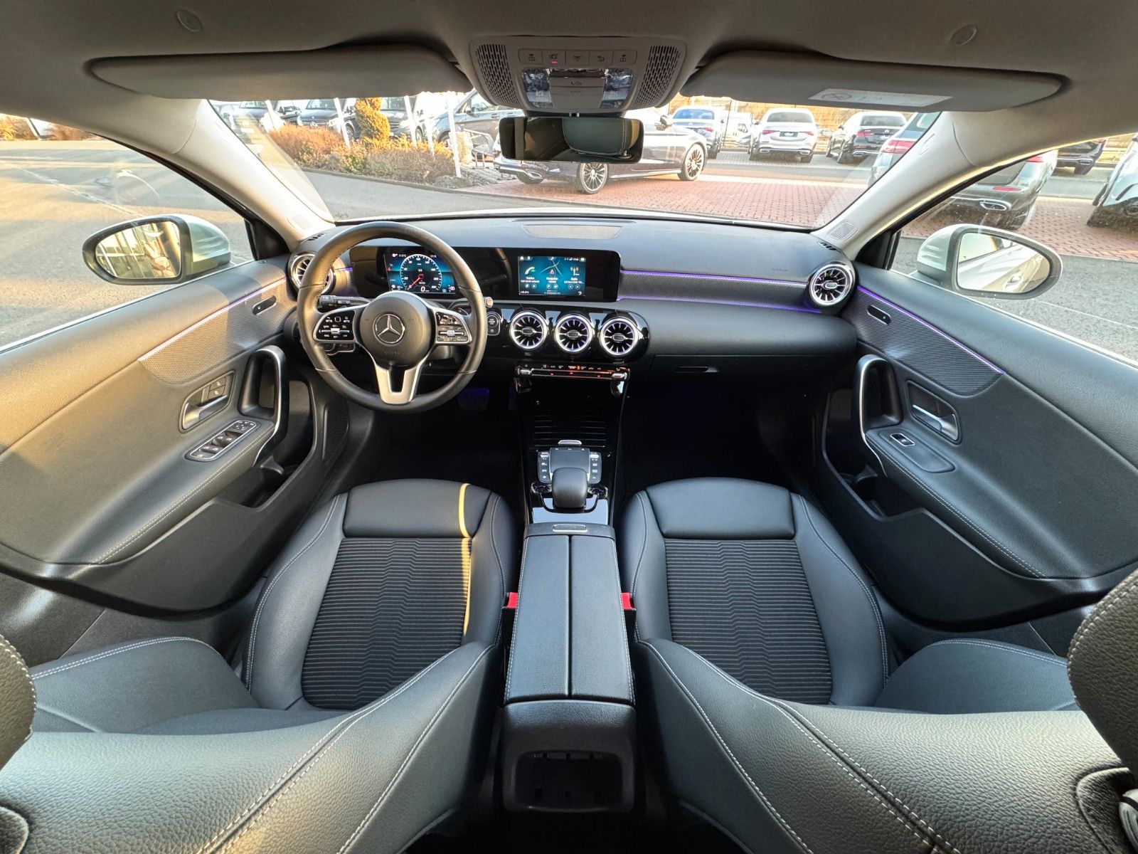 Fahrzeugabbildung Mercedes-Benz A 180 Progressive+LED+Ambiente+RFK+TotW