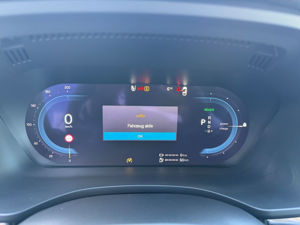 Fahrzeugabbildung Volvo XC60 T6 AWD Plus Dark+AHZV+21Zoll+SOFORT