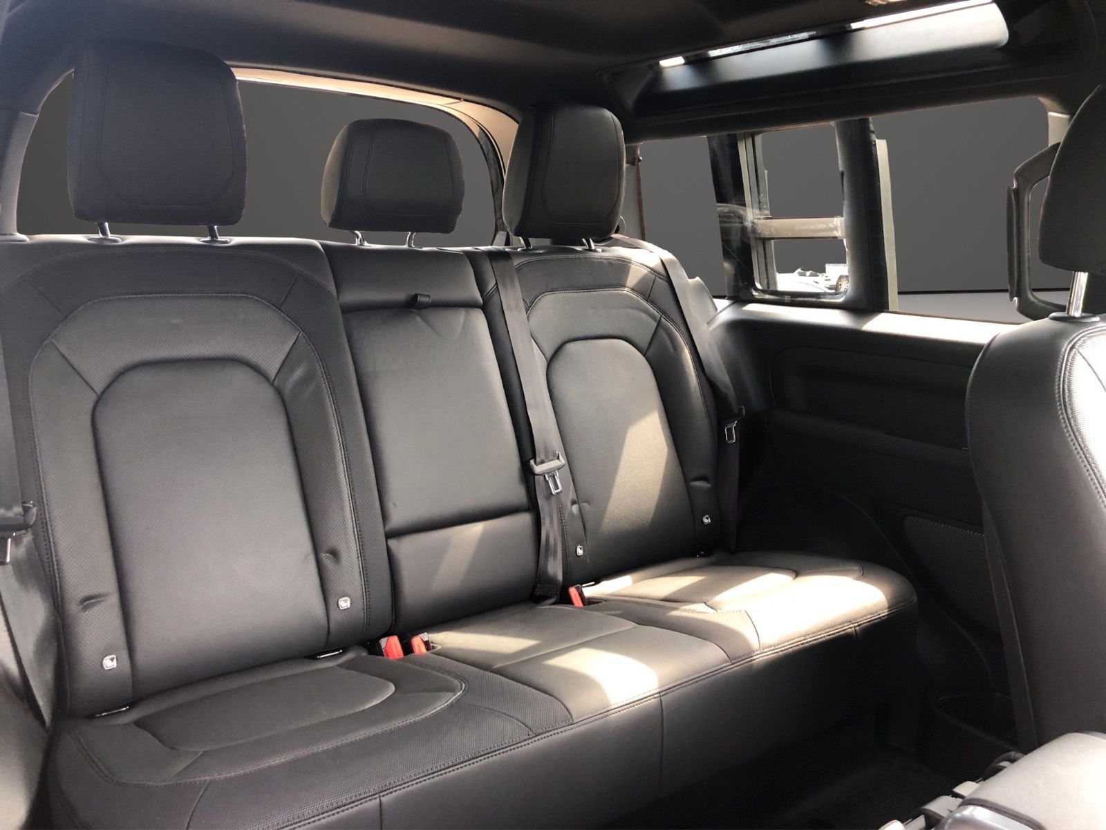Fahrzeugabbildung Land Rover Defender 90 D250 X-Dynamic SE m. Winde