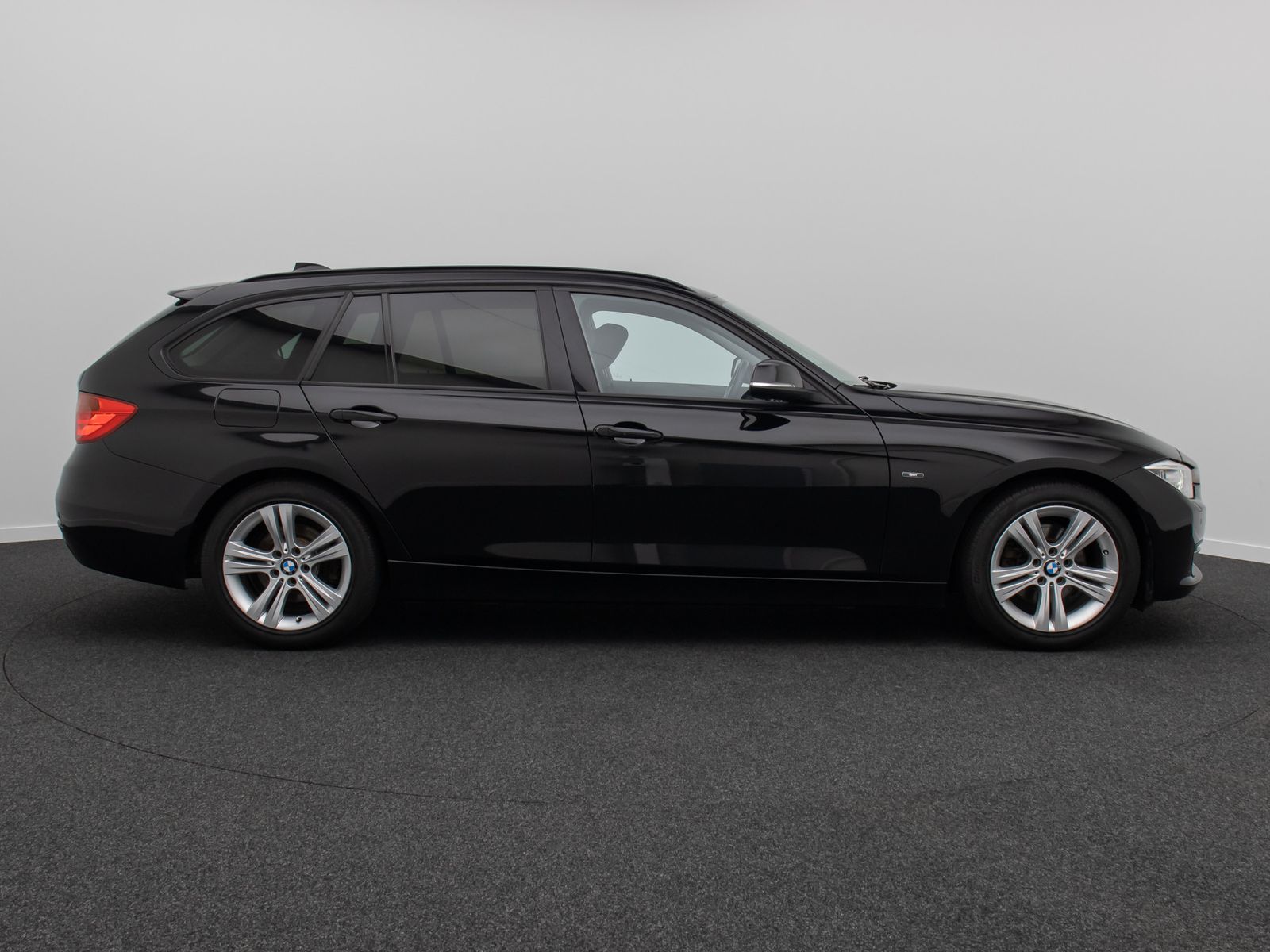 Fahrzeugabbildung BMW 320d Sport Line PDC Bi-Xenon HiFi NaviPro Lordos