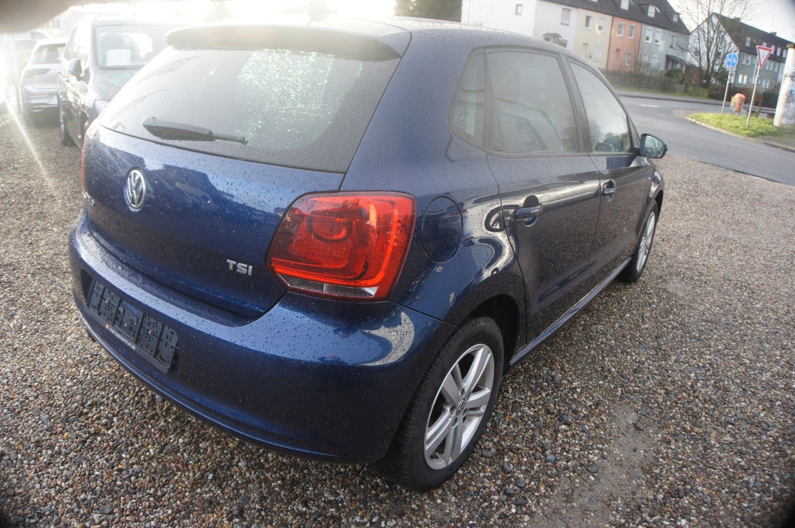 Fahrzeugabbildung Volkswagen Polo V Life met. Lack, GJ Reifen,  Alu