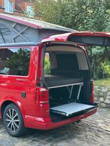 Volkswagen T6 California Beach Edition, DSG, 150 PS, Küche - VW T6 California Gebrauchtwagen in Hamburg