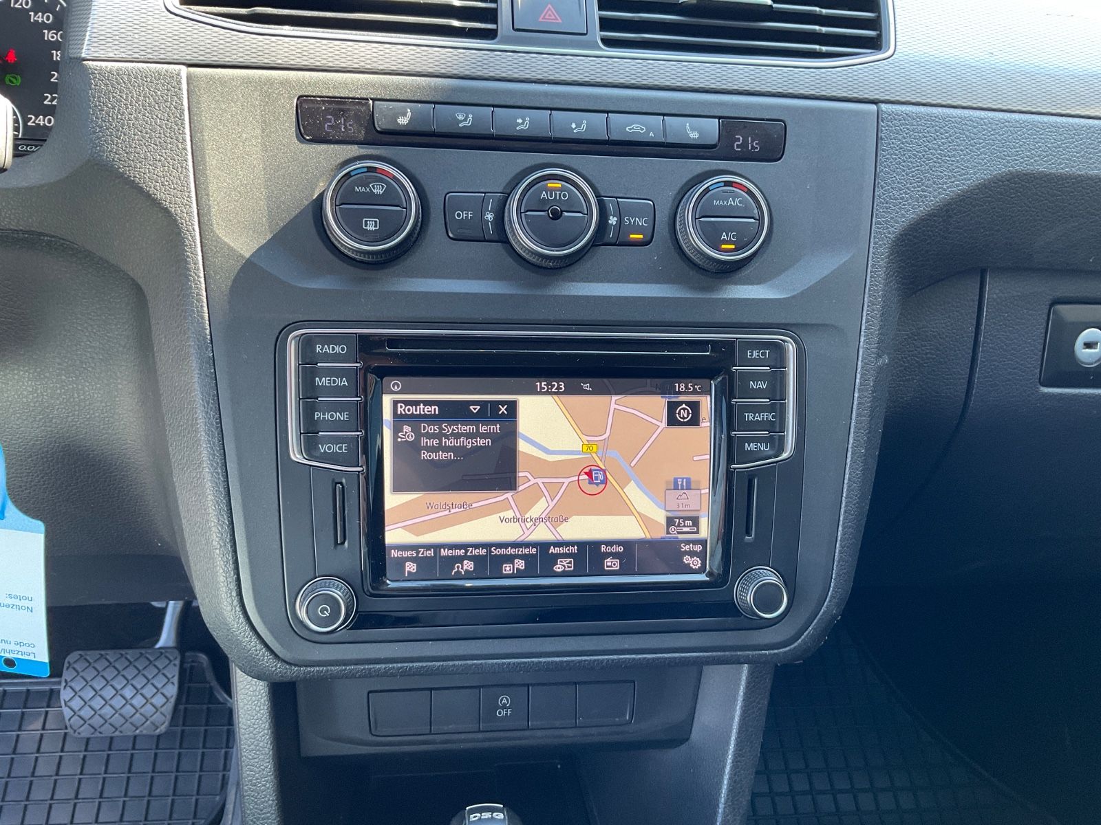 Fahrzeugabbildung Volkswagen Caddy Maxi 2,0TDI DSG Comfort 7 Sitze,AHK,ACC,