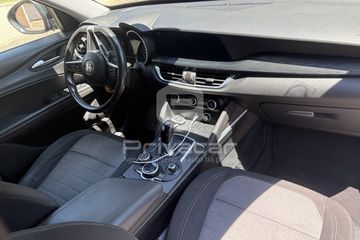 Alfa-Romeo Stelvio - 10