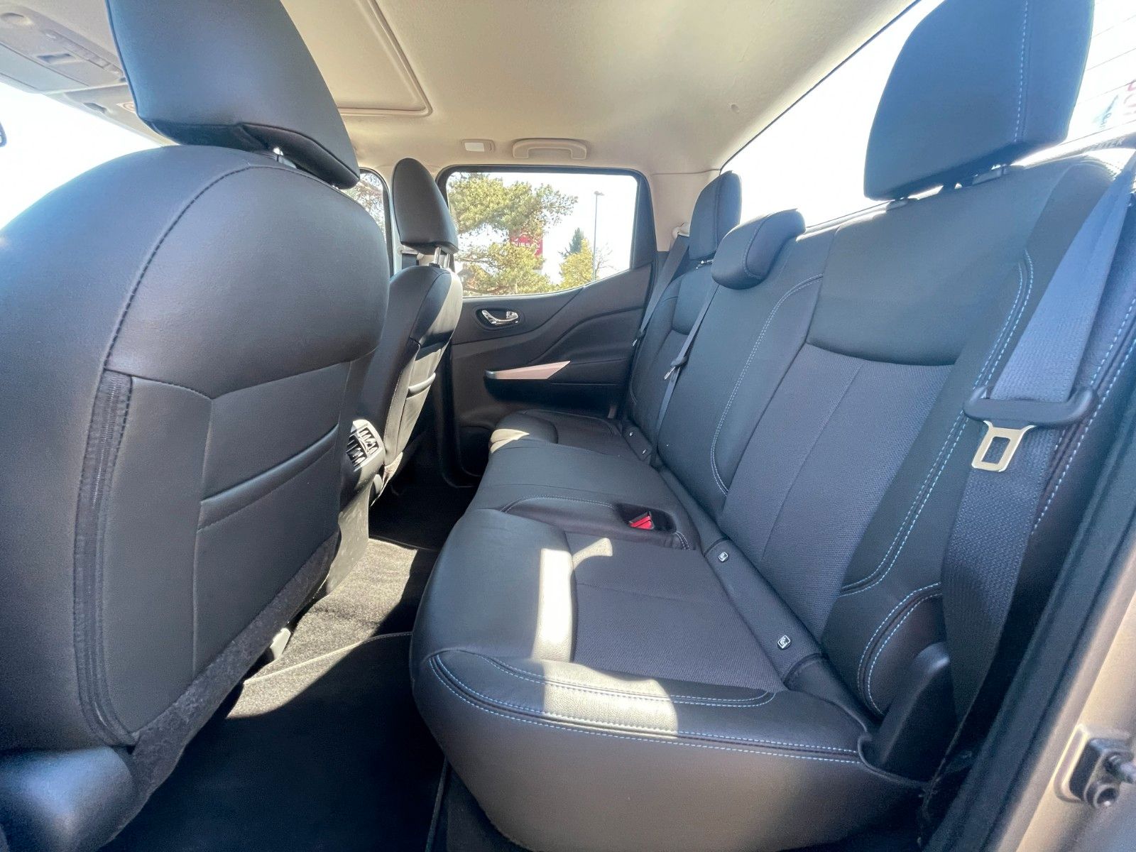 Fahrzeugabbildung Nissan Navara NP300 N-Guard Double Cab 4x4