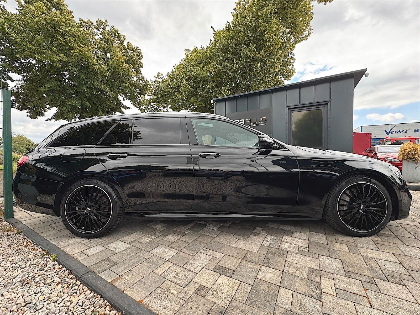 Fahrzeugabbildung Mercedes-Benz E 350d 4Matic AMG Night Paket*ACC*LED*BURMESTER*