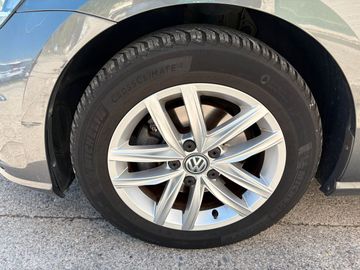 Volkswagen Golf - 6