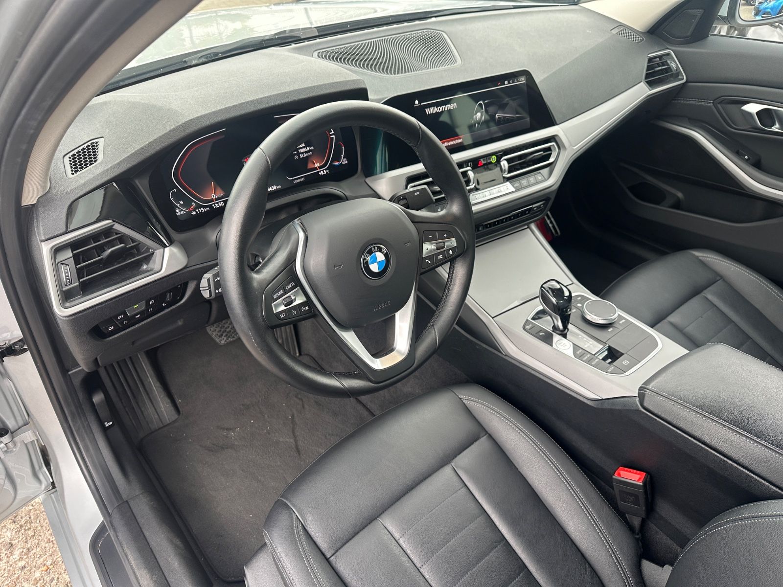 BMW 318 d Advantage/Leder/Navi/Kamera/LED/1Hand foto 11