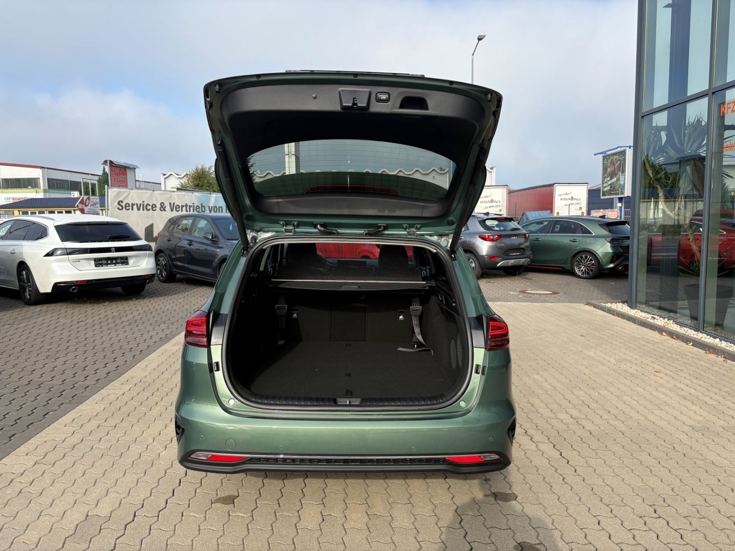 Fahrzeugabbildung Kia Ceed_sw Platinum Edition 1.5 T-GDI P4 TotWinkAss