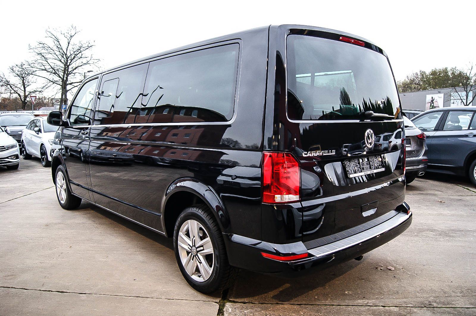 Fahrzeugabbildung Volkswagen T6.1 Caravelle lang 20TDI DSG 8-Sitze NAVI SIHZG