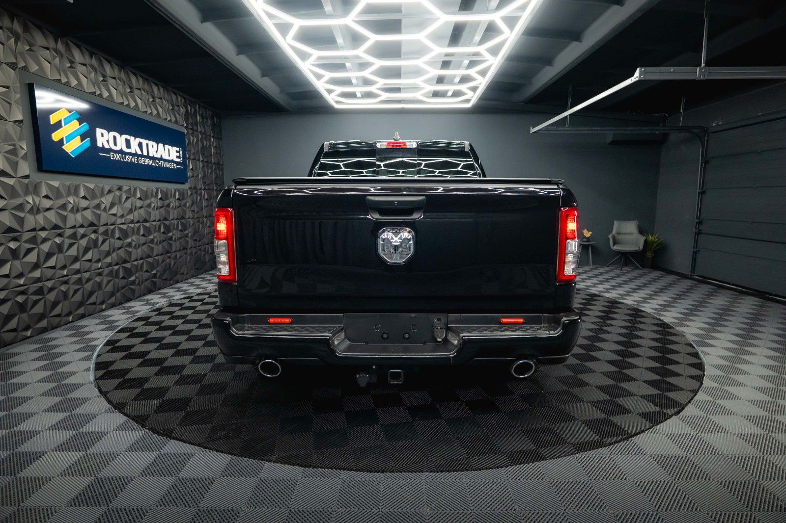 Fahrzeugabbildung Dodge RAM 5.7 V8 HEMI 4x4 OFFROAD Night-Paket *LED*19%