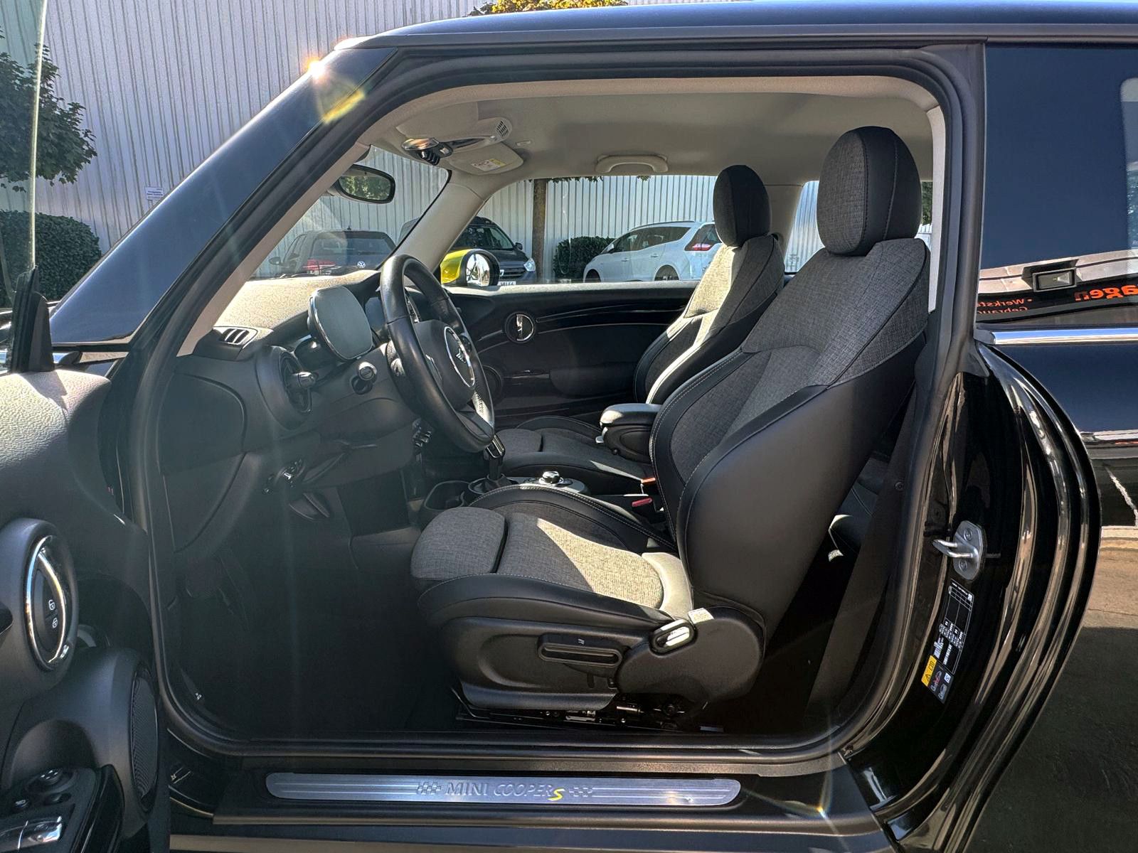 Fahrzeugabbildung MINI COOPER SE Classic-Trim KAM PDC SHZ TEMP NAV ALU