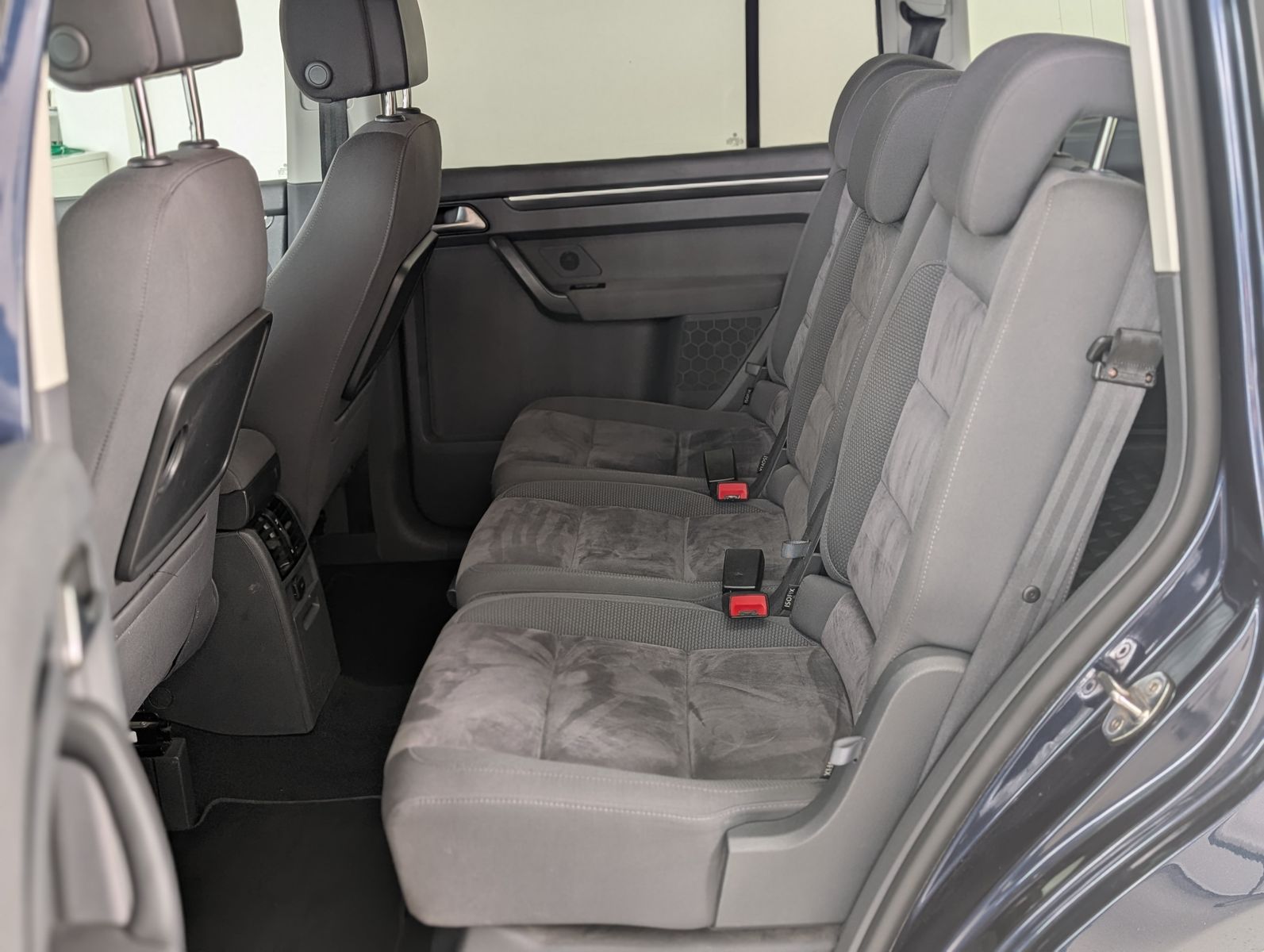Fahrzeugabbildung Volkswagen Touran 2.0 TDI Highline PANO AHK PDC APP XENON