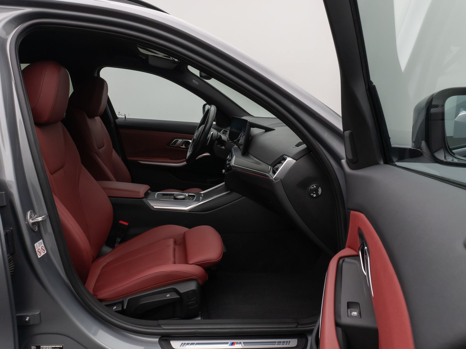Fahrzeugabbildung BMW 320d M Sport Kamera HUD DAB HiFi DrivAssist 18"