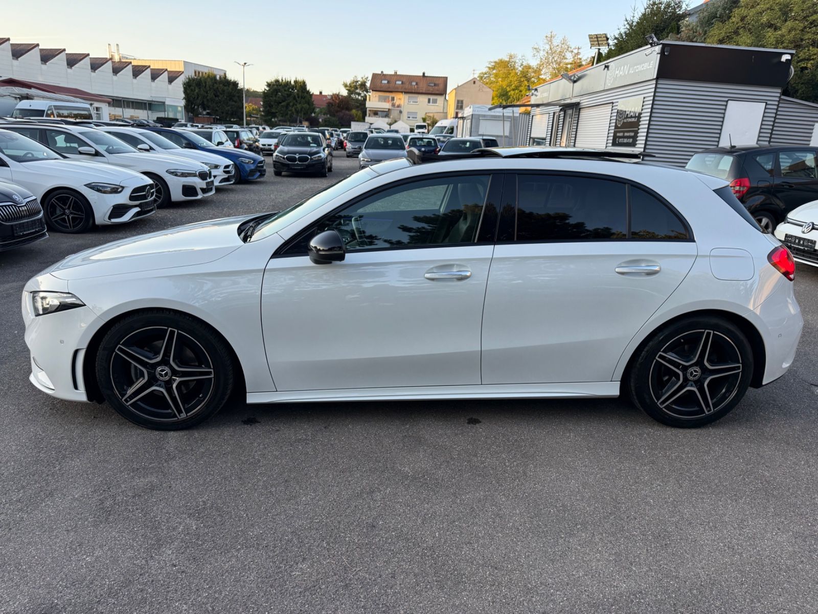 Mercedes-Benz A 200 d AMG-Line Night-Paket Panorama Ambiente foto 4