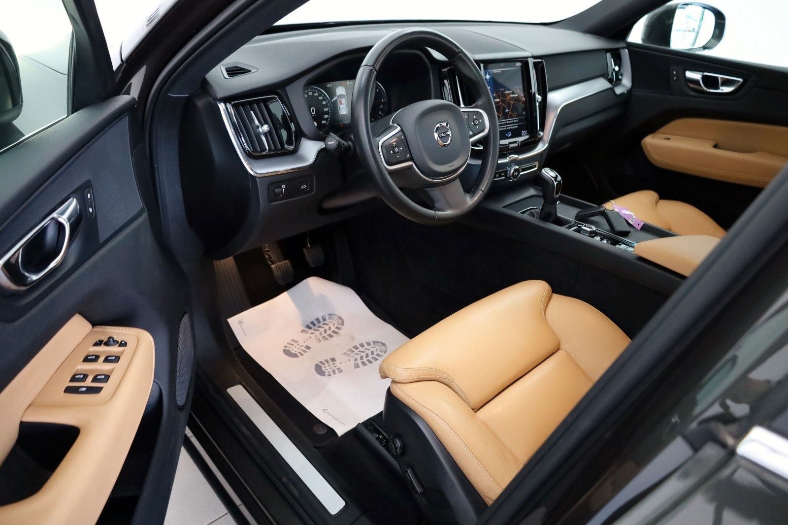 Fahrzeugabbildung Volvo XC60 D4 Momentum Pro,Leder,Navi,LED,Carplay,PDC