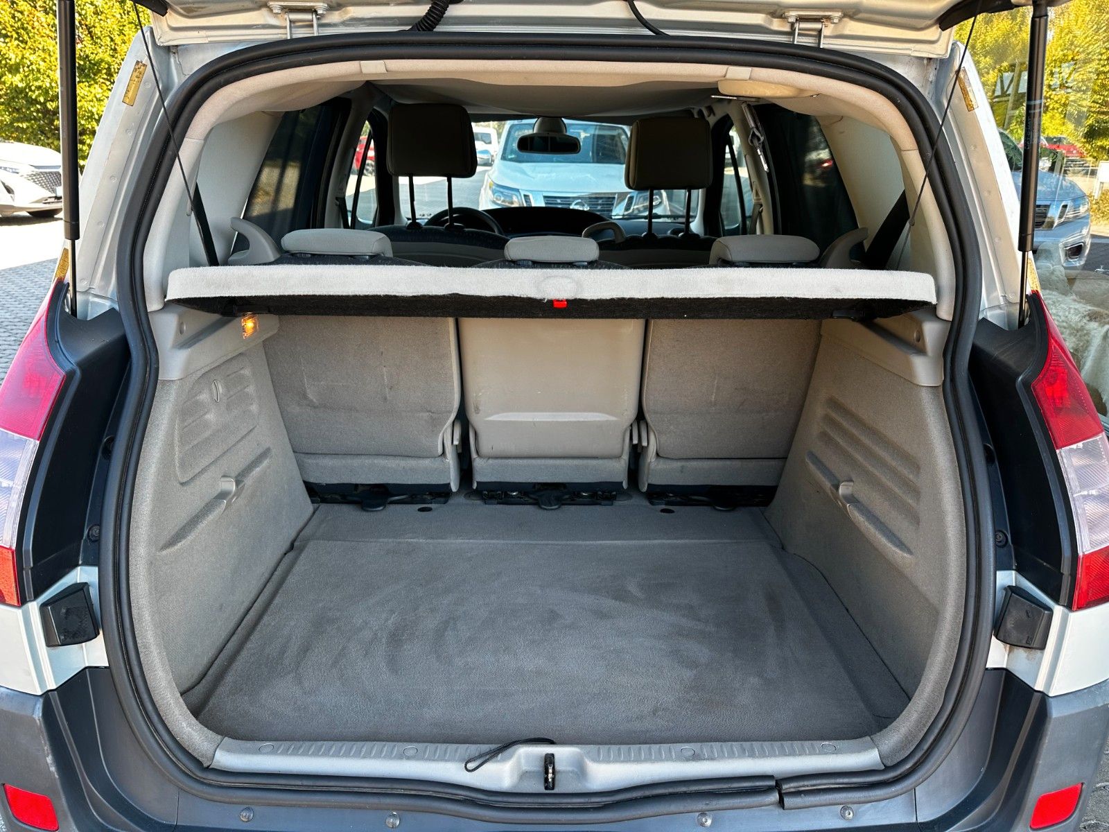 Fahrzeugabbildung Renault Scenic III Dynamique Klima/ISOFIX/TÜV neu