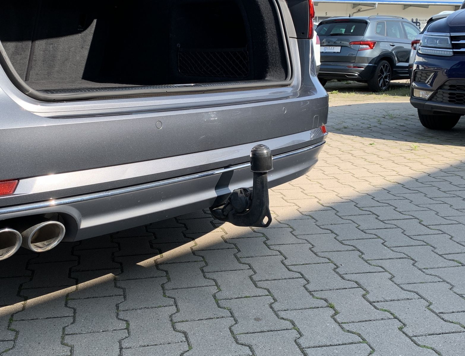 Fahrzeugabbildung Audi A4 2.0 TDI*S Line*Leder*Head-Up*VC*Cam*LED*AHK*