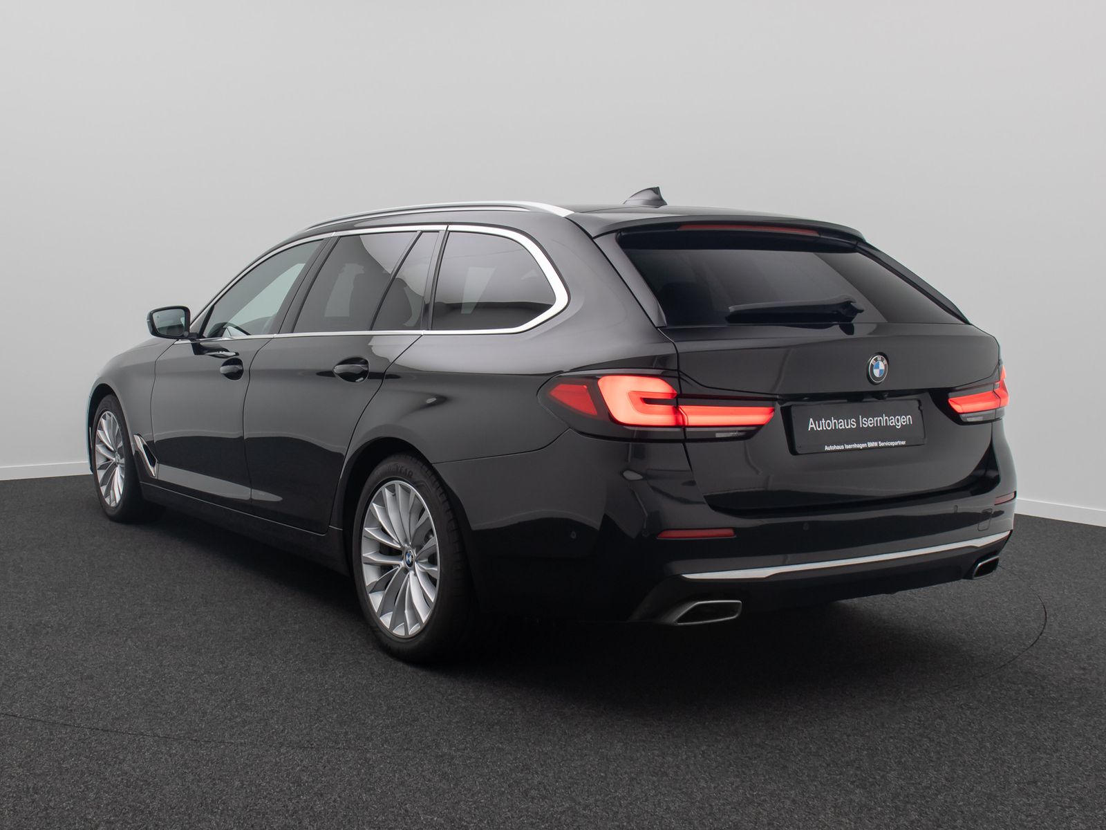 Fahrzeugabbildung BMW 530d Luxury Line HUD Kamera AHK Alarm Laser H/K