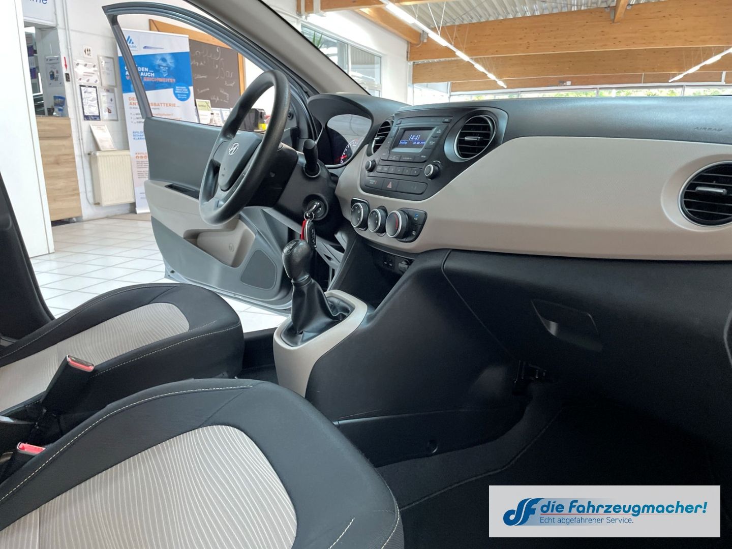 Fahrzeugabbildung Hyundai i10 Classic 1.0 Klima teilb.Rücksb AUX MP3 met.