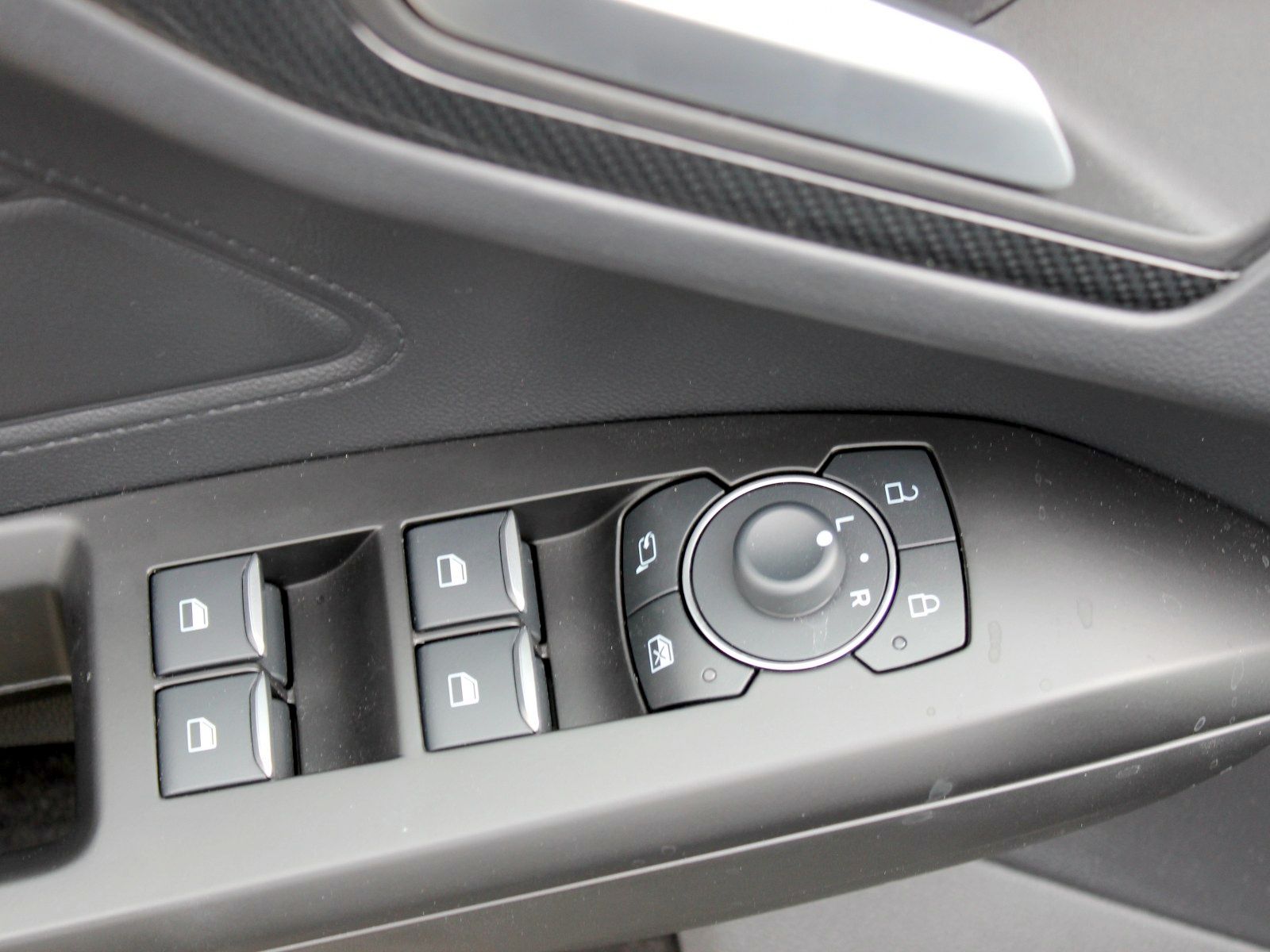 Fahrzeugabbildung Ford Focus ST-Line X 1,0 EcoBoost Mild-Hybrid