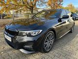 BMW 320 d xDrive M Sportpaket Panorama LED PDC 18" - mit Diesel-Antrieb: Schwarz, Kombi, Sportpaket