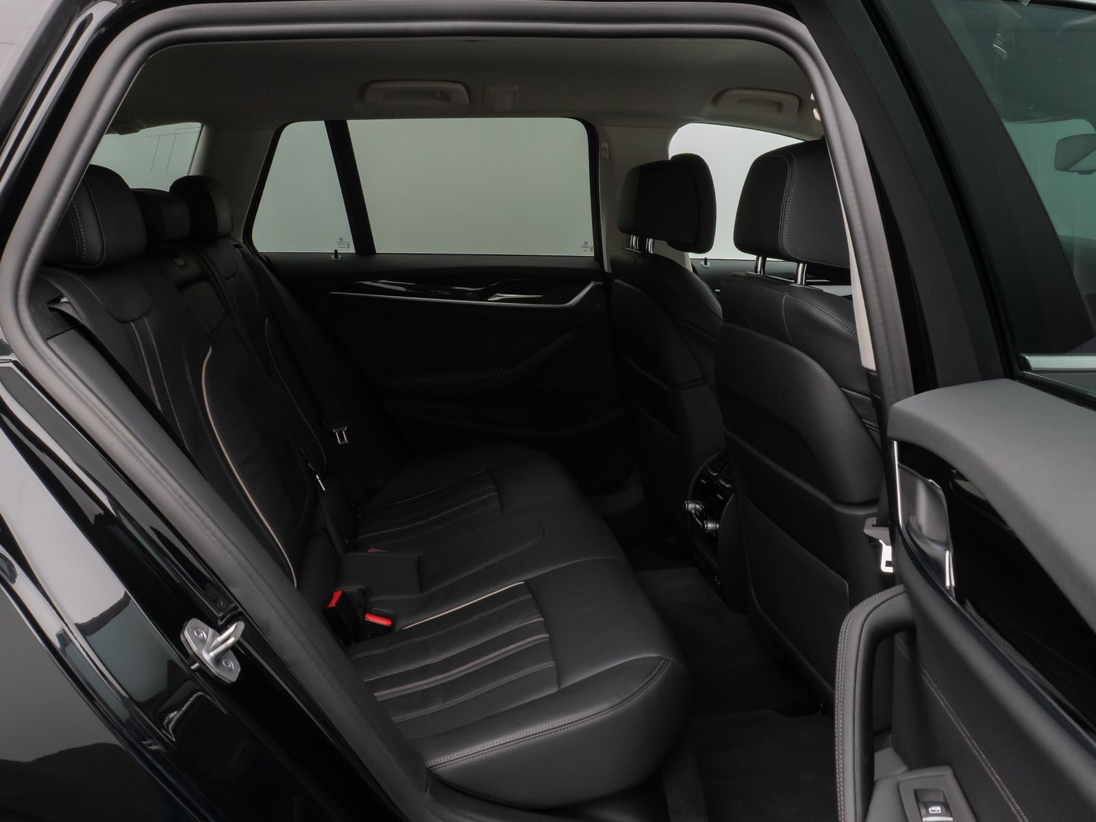 Fahrzeugabbildung BMW 530e xD Kamera Komfort DisplKey Alarm