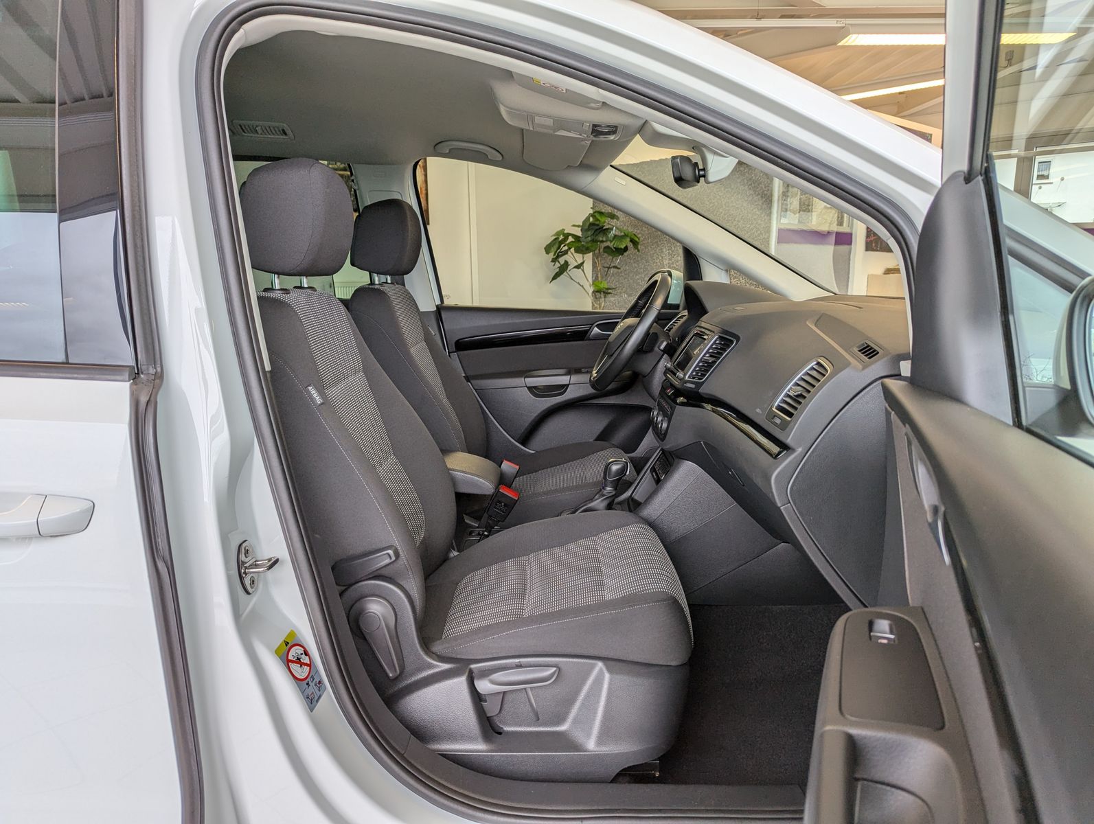 Fahrzeugabbildung SEAT Alhambra 1.4 TSI DSG Style 7-Sitze Cam Shz LM17"