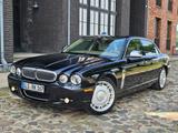 Jaguar Daimler Super Eight - - Jaguar Daimler mit Benzin-Antrieb