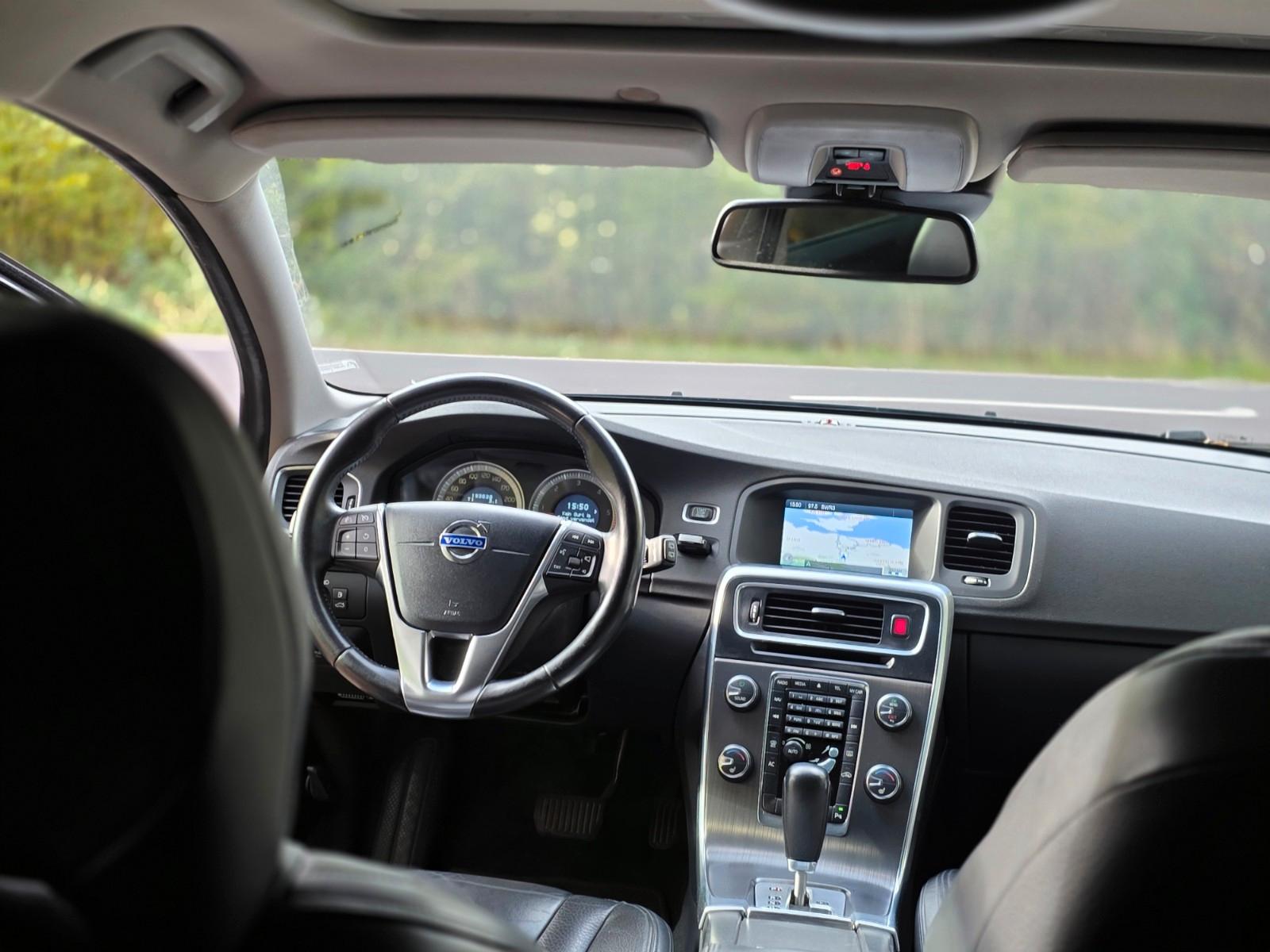 Volvo V60 2011 — photo 10