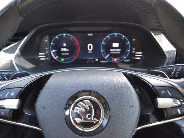 Octavia 2.0 TDI 4x4 DSG Scout AHK/MATRIX/NAVI/IN