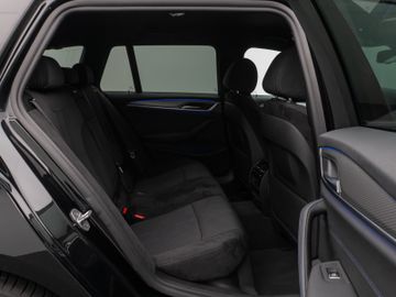 Fahrzeugabbildung BMW 520i Tour M Sport AHK HUD HI-FI  Kamera