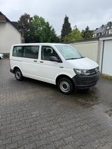 Volkswagen VW T6 sehr gepflegt 9 Sitzer - VW T6 Transporter in Köln