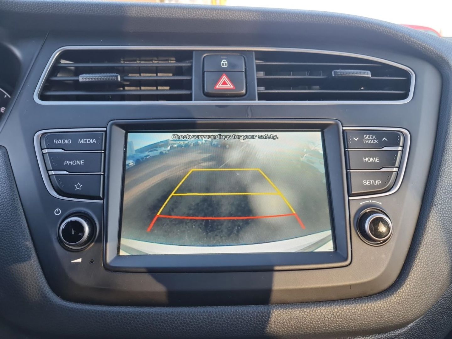 Fahrzeugabbildung Hyundai i20 ADVANTAGE 1.2 FL ALLWETTER+PDC+SHZ+KAMERA