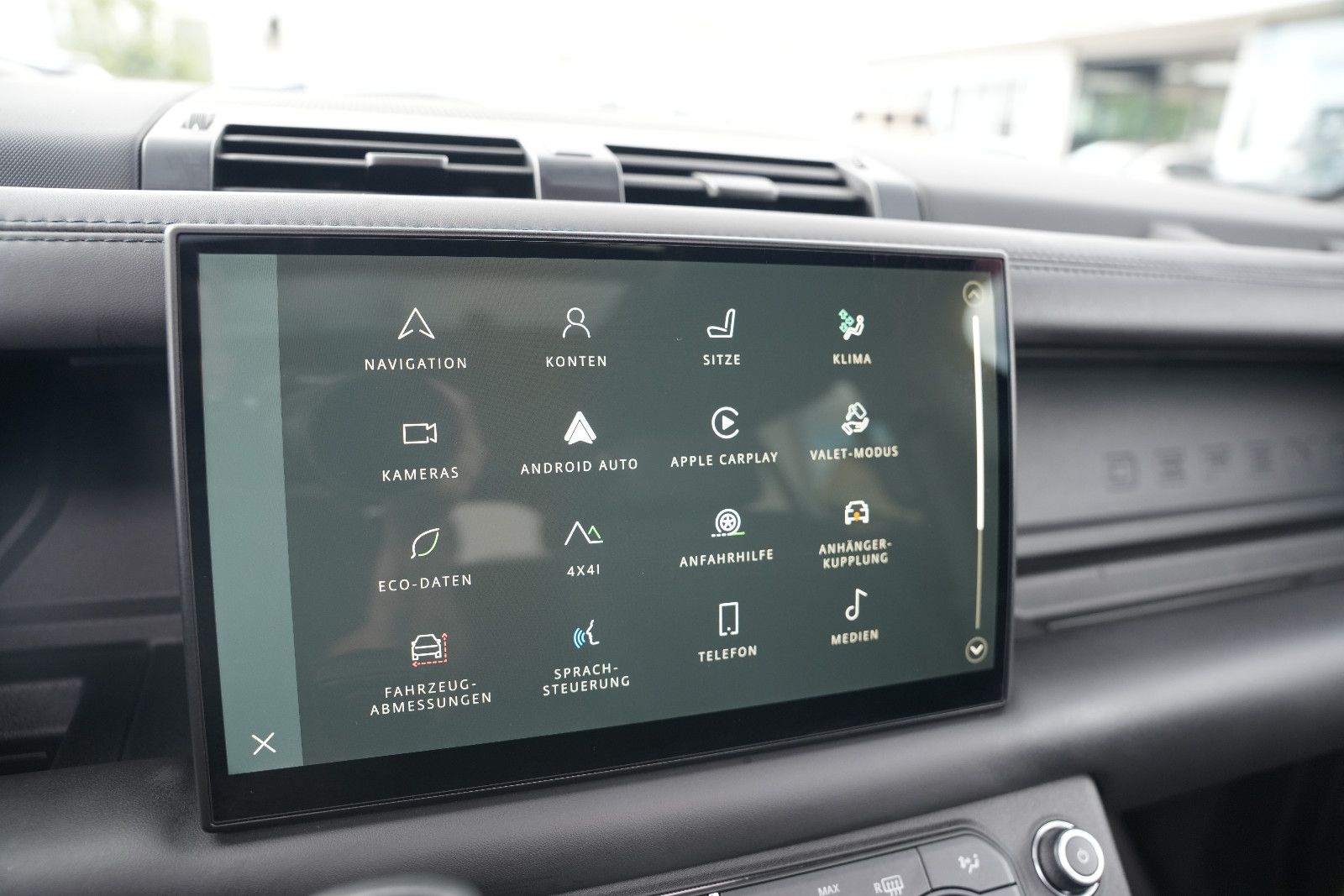 Fahrzeugabbildung Land Rover Defender 110 V8 *Panorama*HUD*Meridian*360°KAM*