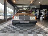 Mercedes-Benz E 230 W124 Sportline - Mercedes-Benz E 230 mit Benzin-Antrieb