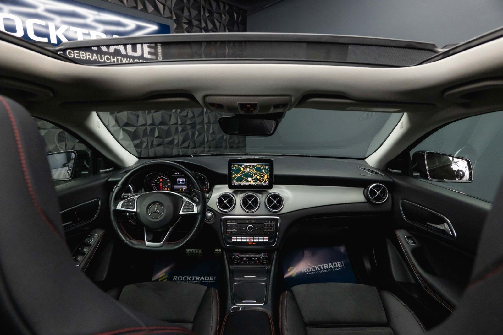 Fahrzeugabbildung Mercedes-Benz CLA 250 Shooting Brake AMG Night-Paket | Pano
