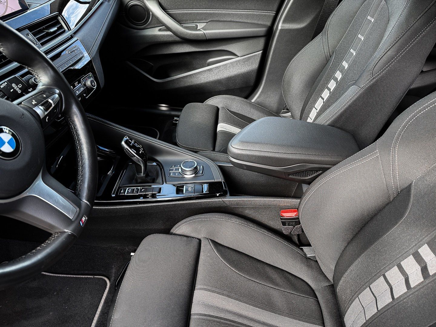 BMW X2 sDrive18i RFK + NAVI + LED + PDC + DAB + UVM. foto 16