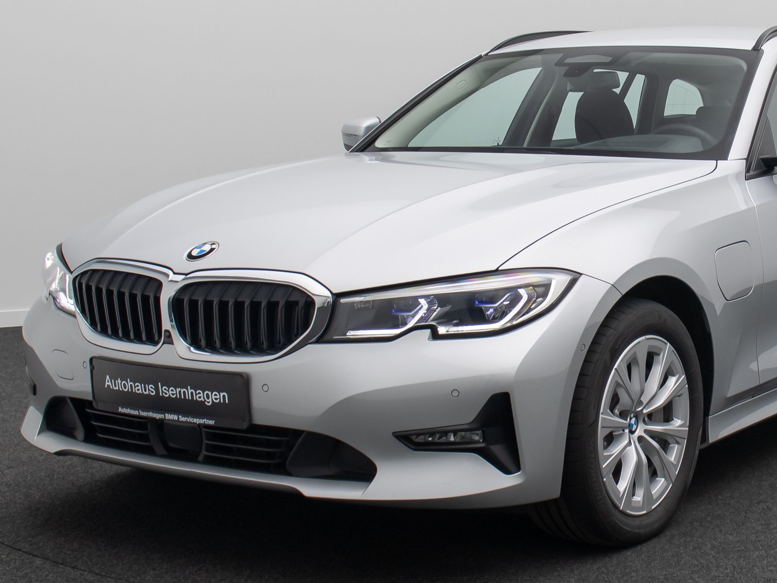 Fahrzeugabbildung BMW 330e Laser 360&deg;HUD DAB Komfort Alarm ACC AHK