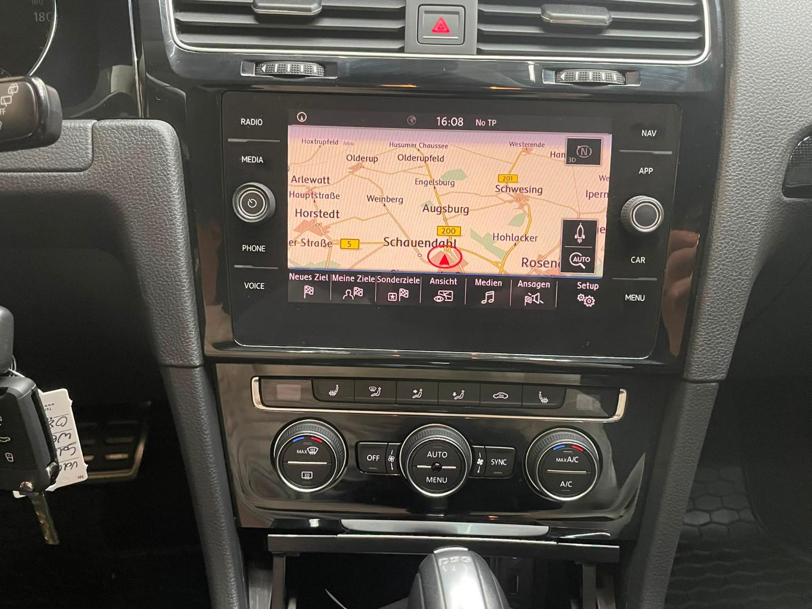 Volkswagen Golf VII Lim. Sound DSG / Carplay / Xenon