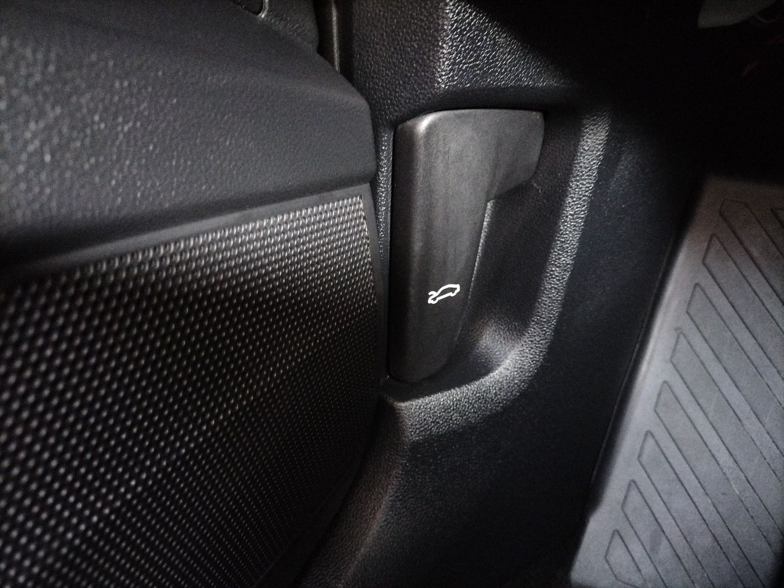 Fahrzeugabbildung Volkswagen T-Roc TSI AHK SHZ Klima WeConnect DAB+