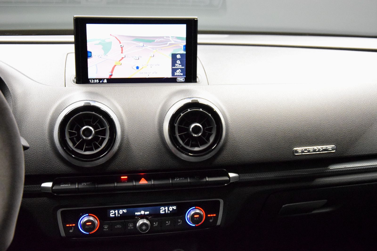 Fahrzeugabbildung Audi RS3 Lim. quattro ACC Virtual LED Kamera RS-Sitze