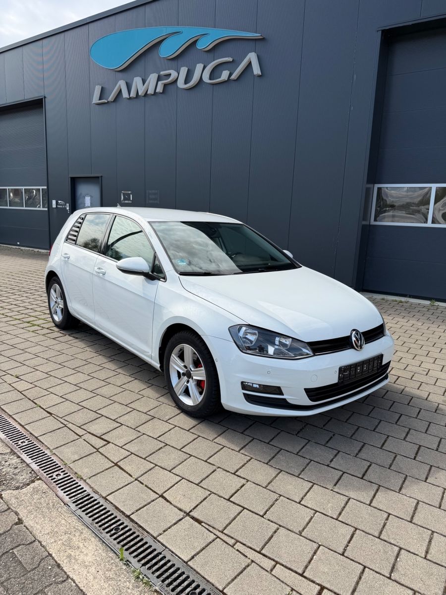 Volkswagen Golf - 1
