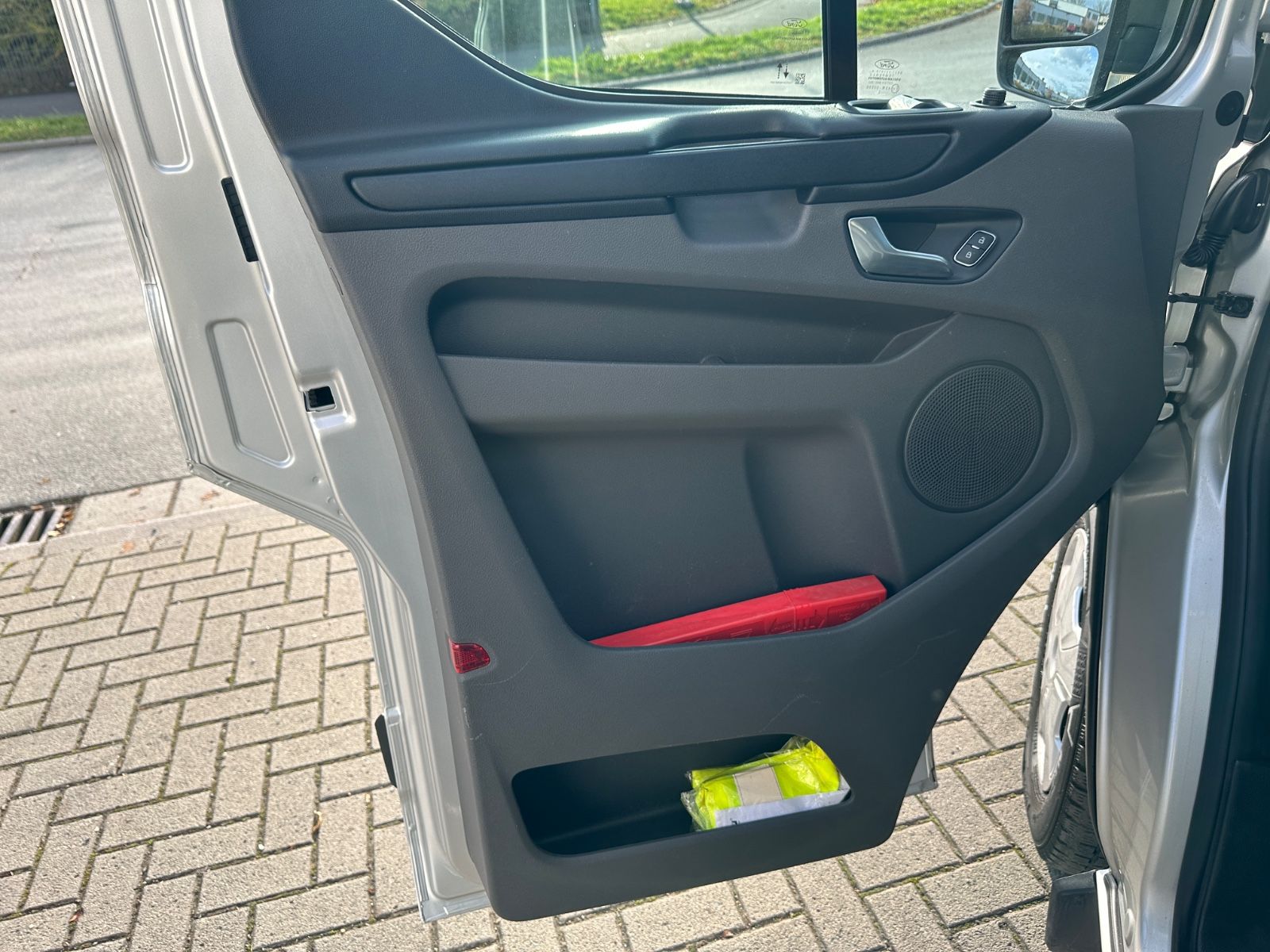 Fahrzeugabbildung Ford Transit Custom Kasten 300 Autom./Navi/Kamera/AHK